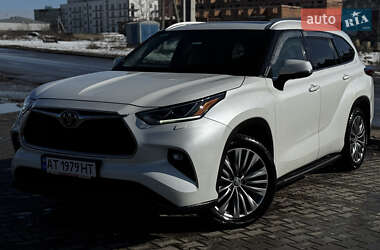 Позашляховик / Кросовер Toyota Highlander 2020 в Чернівцях