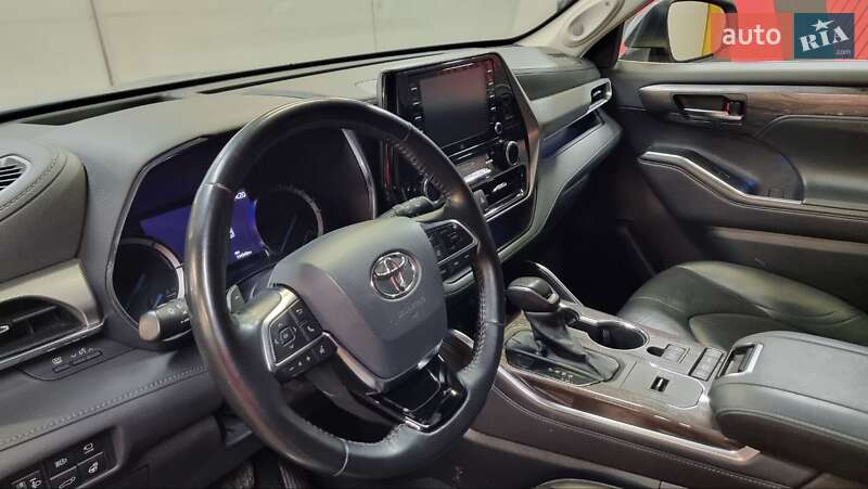 Позашляховик / Кросовер Toyota Highlander 2021 в Києві