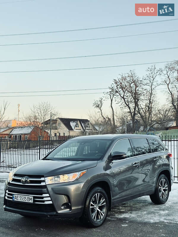 Внедорожник / Кроссовер Toyota Highlander 2017 в Днепре