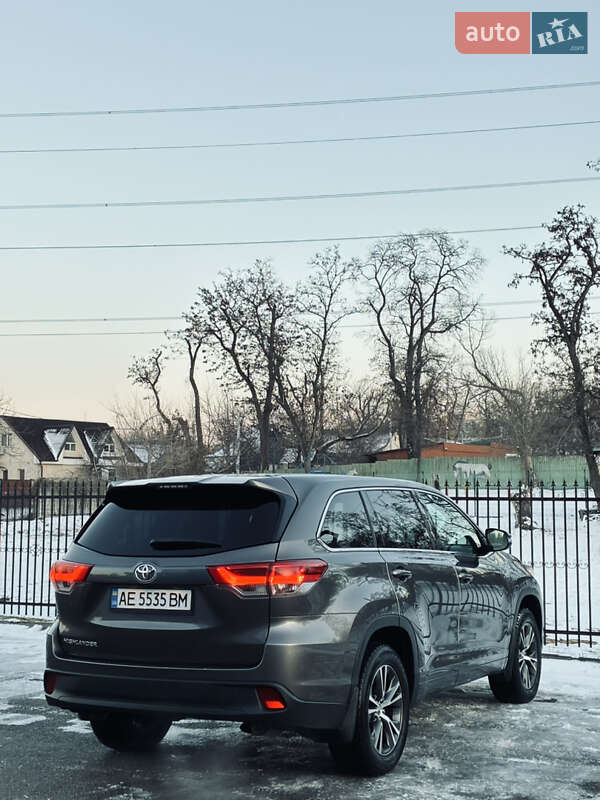 Внедорожник / Кроссовер Toyota Highlander 2017 в Днепре