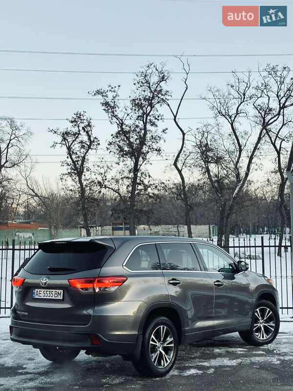 Внедорожник / Кроссовер Toyota Highlander 2017 в Днепре
