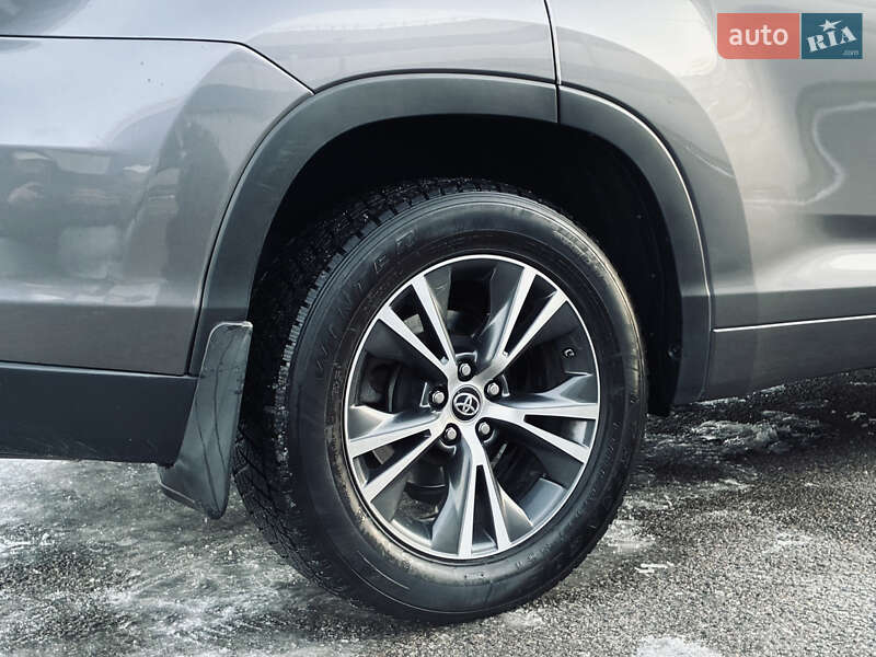 Внедорожник / Кроссовер Toyota Highlander 2017 в Днепре