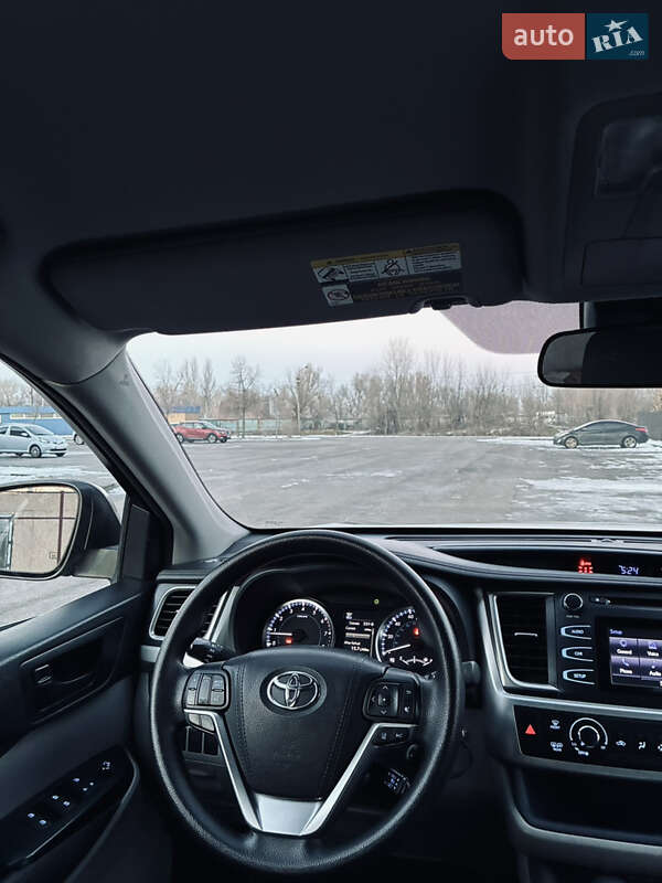 Внедорожник / Кроссовер Toyota Highlander 2017 в Днепре