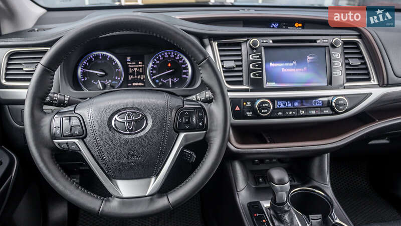 Внедорожник / Кроссовер Toyota Highlander 2019 в Днепре