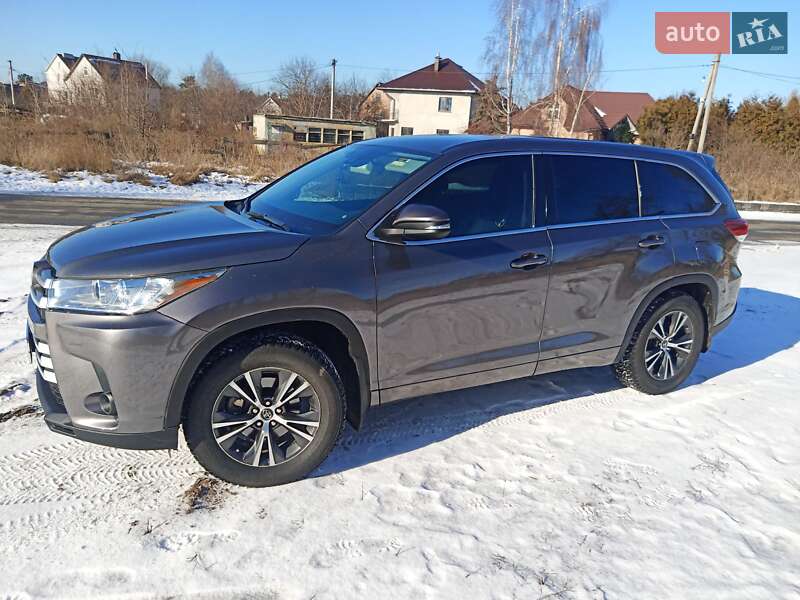 Позашляховик / Кросовер Toyota Highlander 2017 в Києві