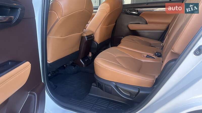 Позашляховик / Кросовер Toyota Highlander 2022 в Києві