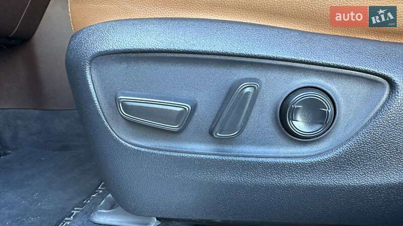 Позашляховик / Кросовер Toyota Highlander 2022 в Києві