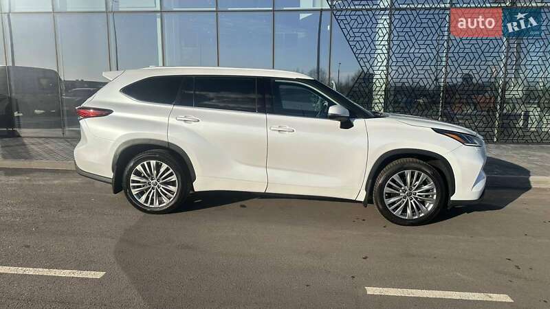 Позашляховик / Кросовер Toyota Highlander 2022 в Києві