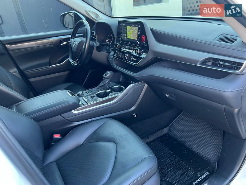 Внедорожник / Кроссовер Toyota Highlander 2020 в Киеве