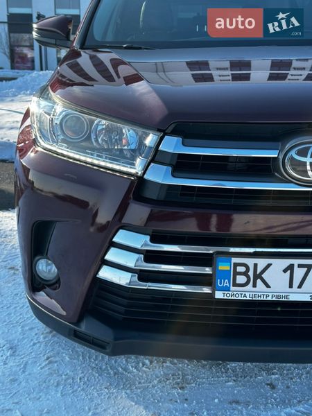 Внедорожник / Кроссовер Toyota Highlander 2018 в Ровно
