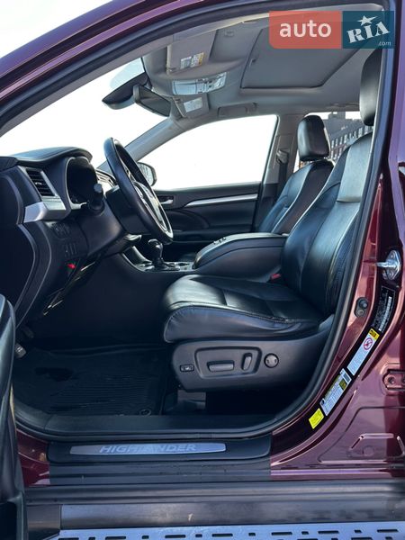 Внедорожник / Кроссовер Toyota Highlander 2018 в Ровно