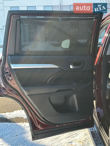 Внедорожник / Кроссовер Toyota Highlander 2018 в Ровно