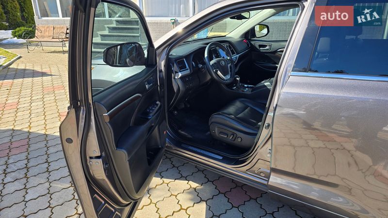 Позашляховик / Кросовер Toyota Highlander 2016 в Житомирі