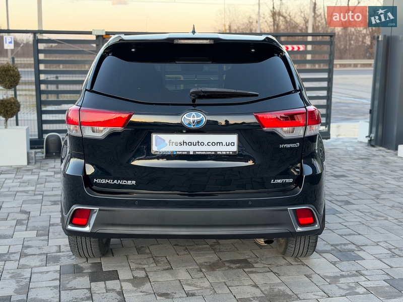 Внедорожник / Кроссовер Toyota Highlander 2018 в Ровно