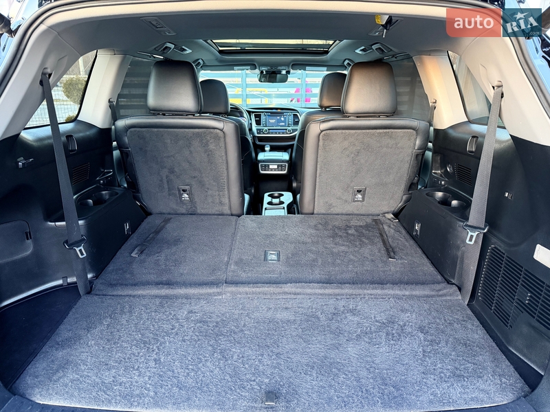 Внедорожник / Кроссовер Toyota Highlander 2018 в Ровно