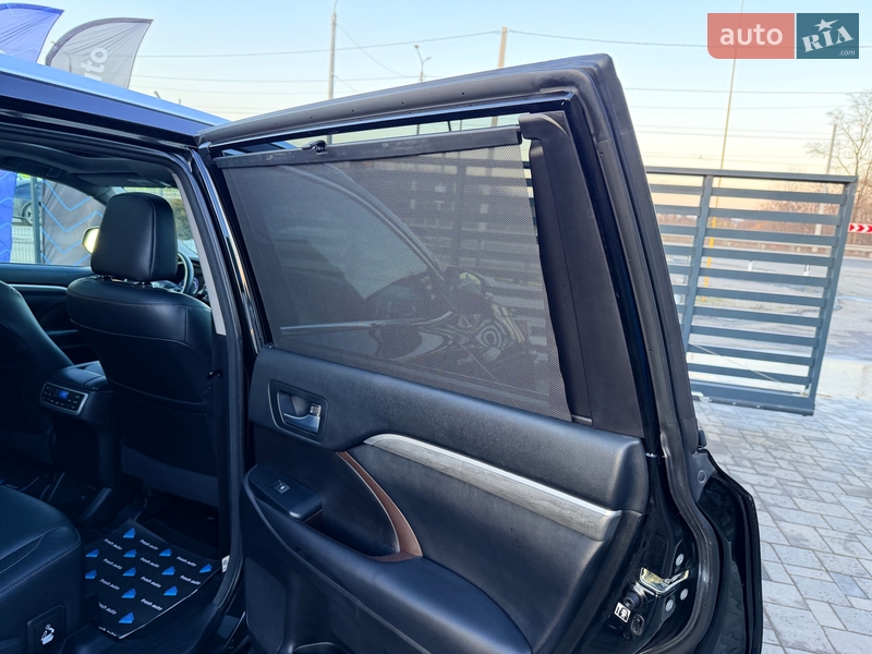 Внедорожник / Кроссовер Toyota Highlander 2018 в Ровно