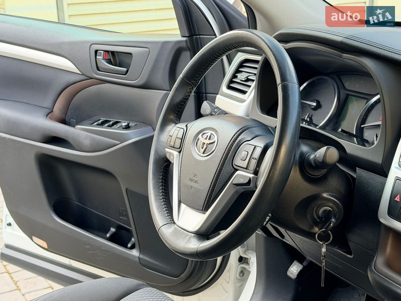 Внедорожник / Кроссовер Toyota Highlander 2014 в Одессе