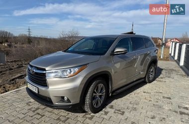 Позашляховик / Кросовер Toyota Highlander 2015 в Чернівцях