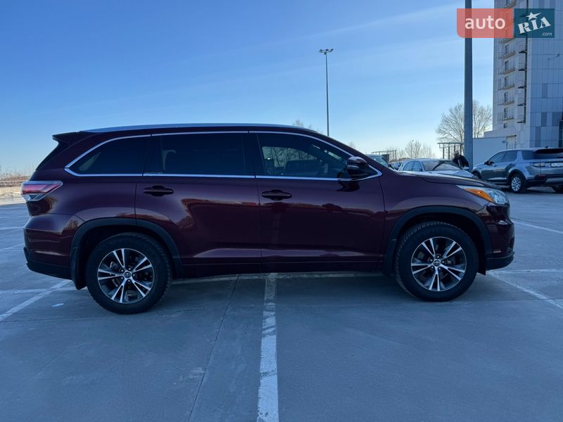 Внедорожник / Кроссовер Toyota Highlander 2016 в Киеве