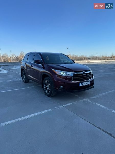 Внедорожник / Кроссовер Toyota Highlander 2016 в Киеве