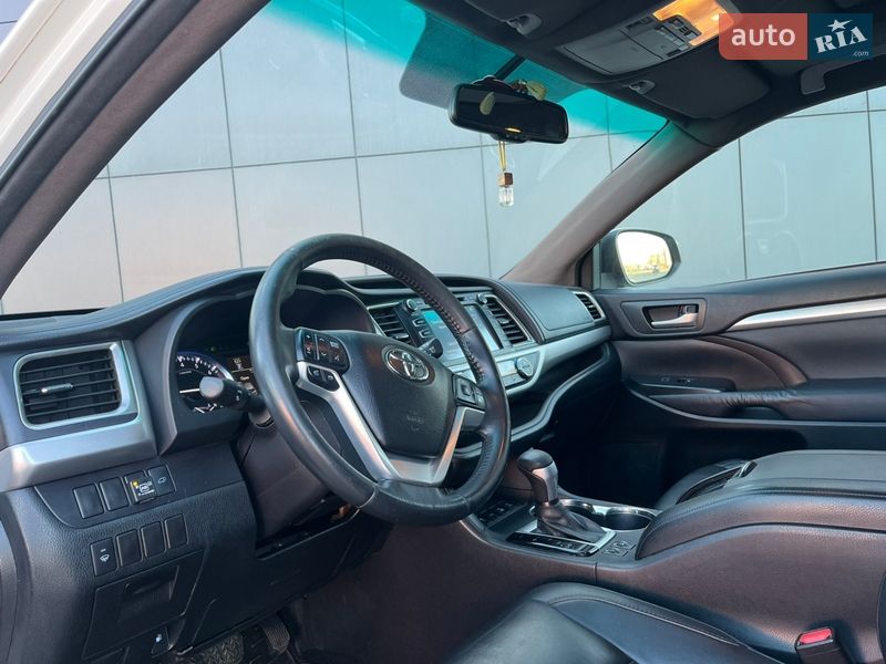 Внедорожник / Кроссовер Toyota Highlander 2014 в Киеве