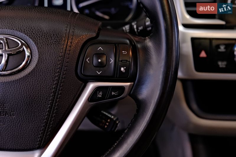 Внедорожник / Кроссовер Toyota Highlander 2017 в Одессе