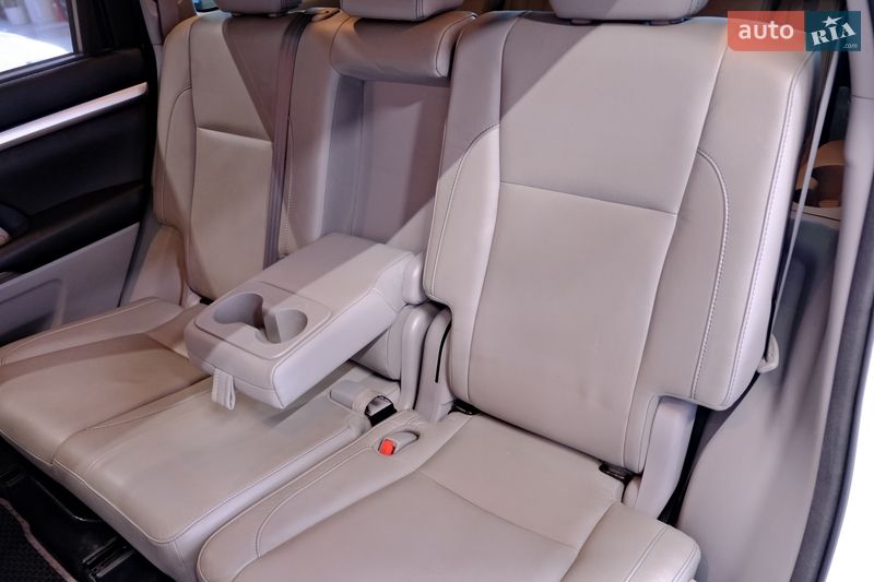 Внедорожник / Кроссовер Toyota Highlander 2017 в Одессе