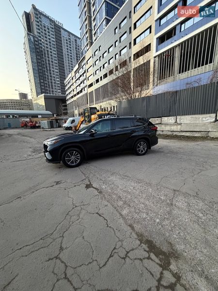 Позашляховик / Кросовер Toyota Highlander 2022 в Києві