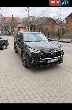 Внедорожник / Кроссовер Toyota Highlander 2024 в Хмельницком