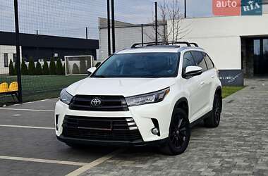 Внедорожник / Кроссовер Toyota Highlander 2018 в Мукачево