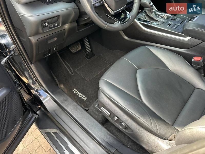 Позашляховик / Кросовер Toyota Highlander 2020 в Києві