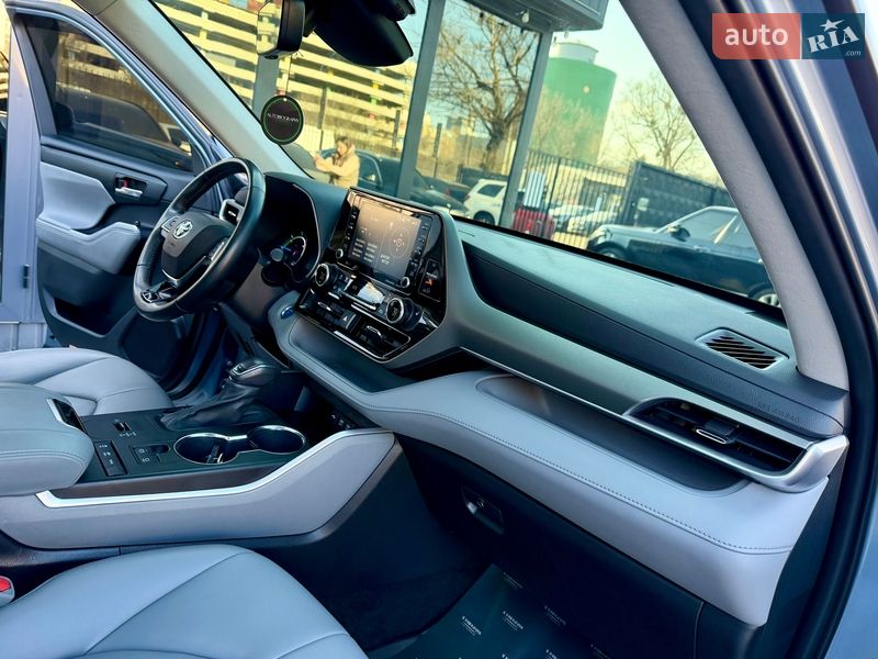 Позашляховик / Кросовер Toyota Highlander 2021 в Києві