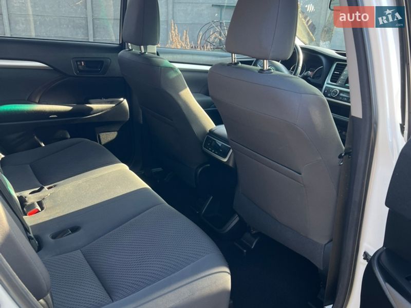 Позашляховик / Кросовер Toyota Highlander 2017 в Ніжині