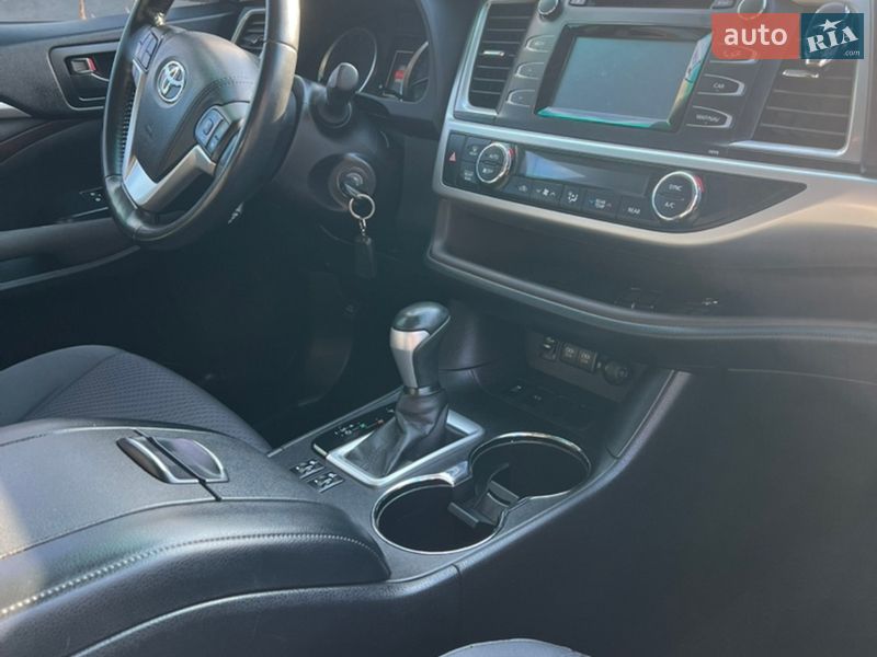 Позашляховик / Кросовер Toyota Highlander 2017 в Ніжині