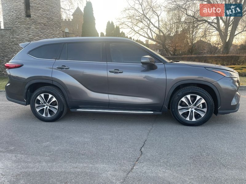 Позашляховик / Кросовер Toyota Highlander 2022 в Києві