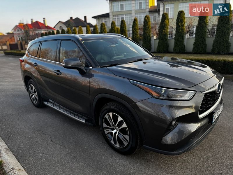 Позашляховик / Кросовер Toyota Highlander 2022 в Києві