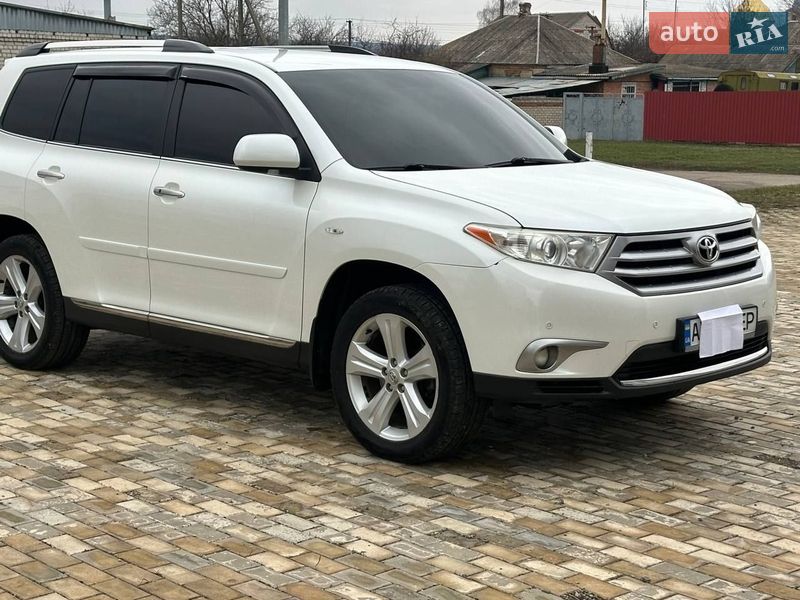 Внедорожник / Кроссовер Toyota Highlander 2012 в Чугуеве