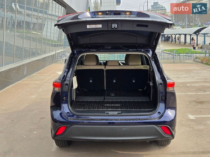 Внедорожник / Кроссовер Toyota Highlander 2022 в Киеве