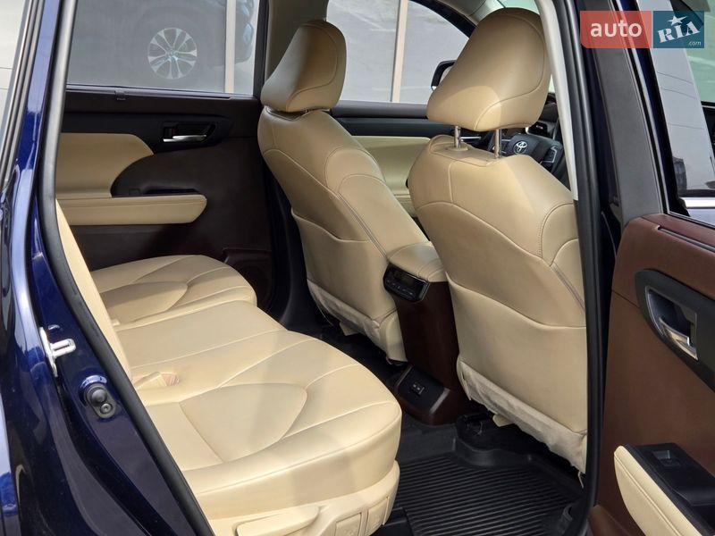 Внедорожник / Кроссовер Toyota Highlander 2022 в Киеве