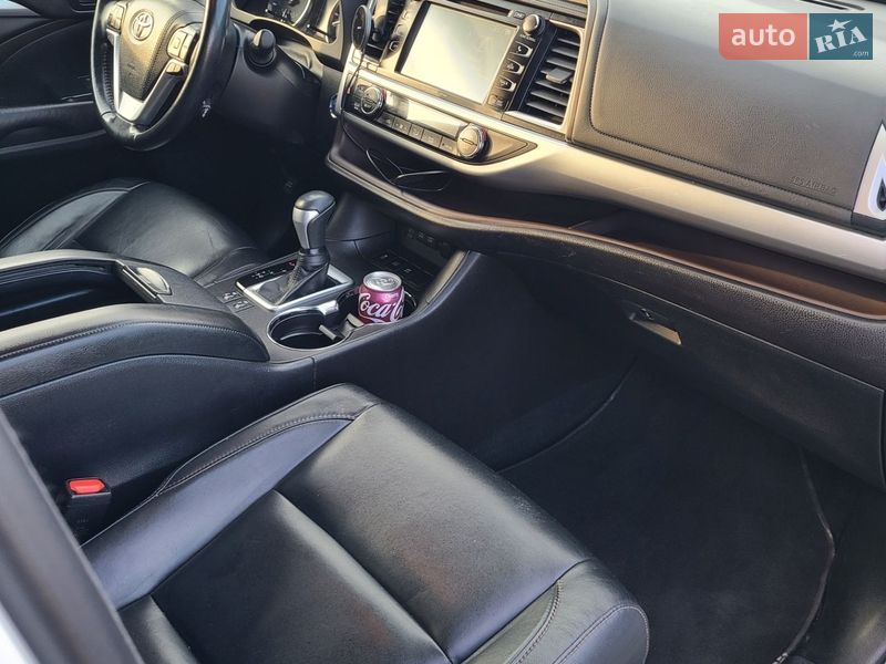 Внедорожник / Кроссовер Toyota Highlander 2018 в Киеве фото 40 Внедорожник / Кроссовер Toyota Highlander 2018 в Киеве