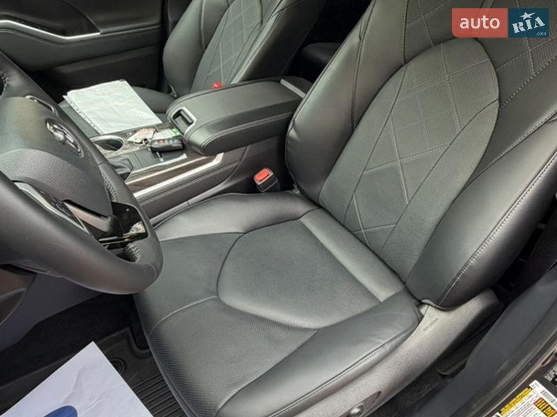 Внедорожник / Кроссовер Toyota Highlander 2025 в Львове