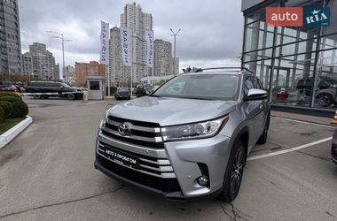 Позашляховик / Кросовер Toyota Highlander 2017 в Києві