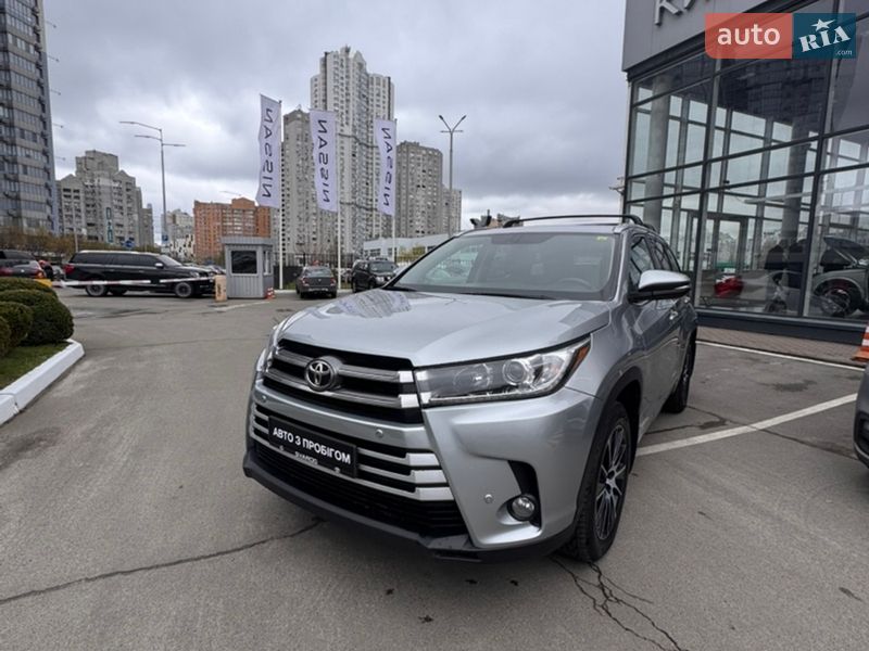 Внедорожник / Кроссовер Toyota Highlander 2017 в Киеве