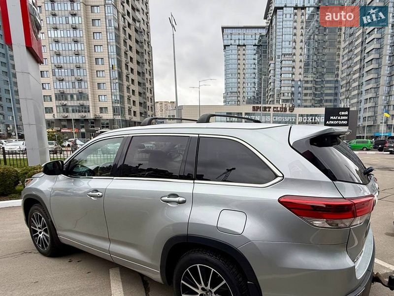 Внедорожник / Кроссовер Toyota Highlander 2017 в Киеве