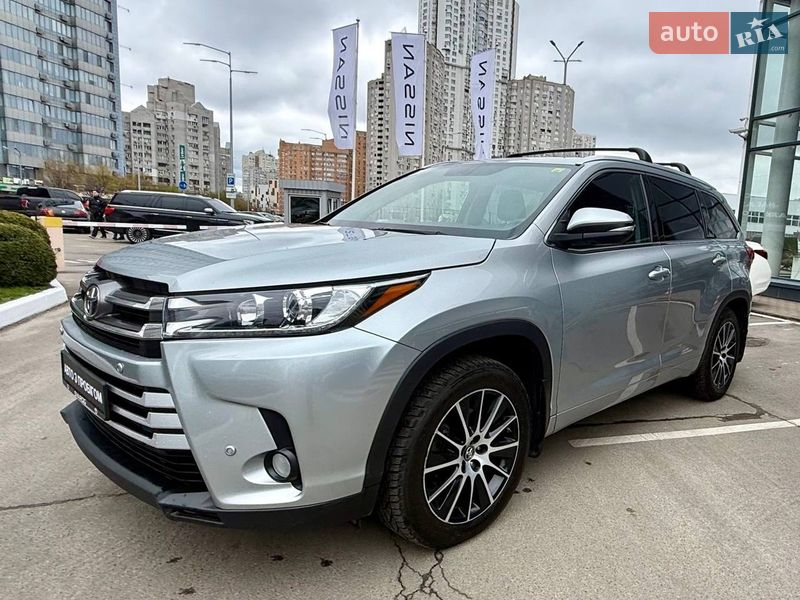 Внедорожник / Кроссовер Toyota Highlander 2017 в Киеве