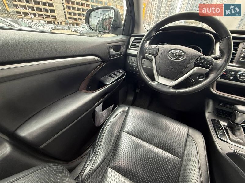 Внедорожник / Кроссовер Toyota Highlander 2017 в Киеве