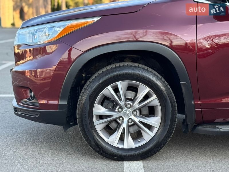 Позашляховик / Кросовер Toyota Highlander 2015 в Києві