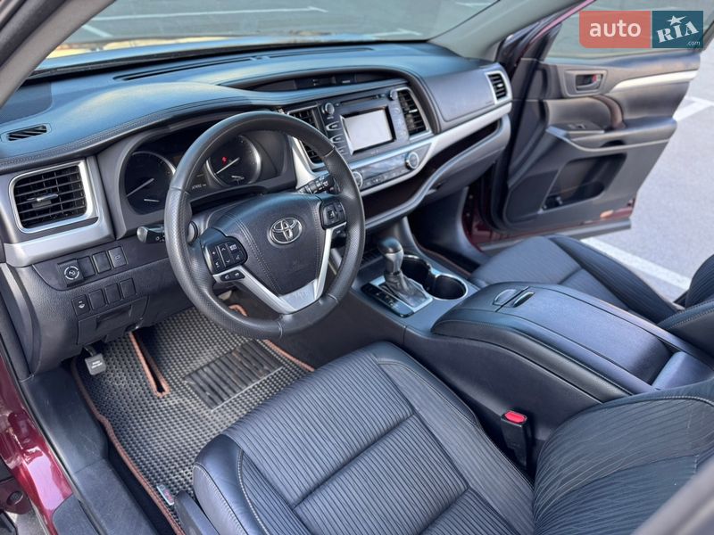 Позашляховик / Кросовер Toyota Highlander 2015 в Києві