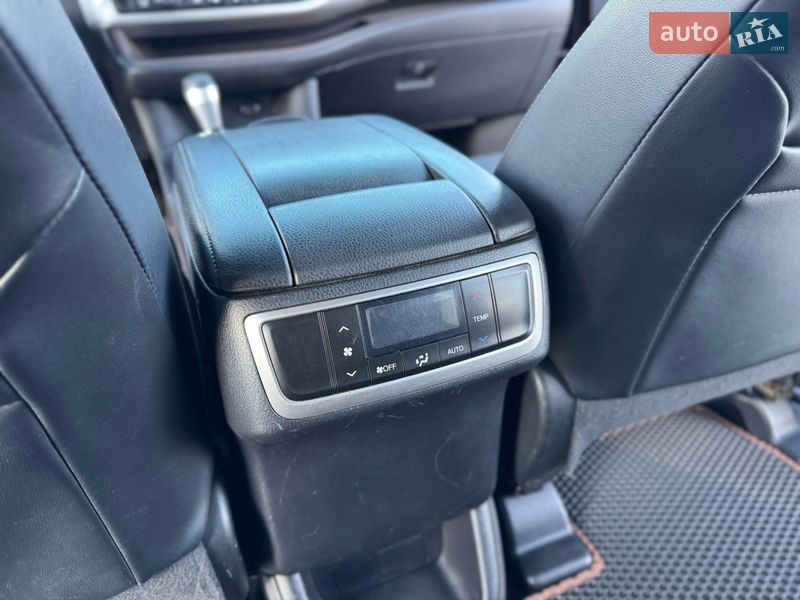 Позашляховик / Кросовер Toyota Highlander 2015 в Києві