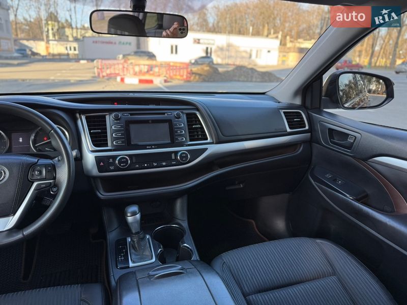 Позашляховик / Кросовер Toyota Highlander 2015 в Києві